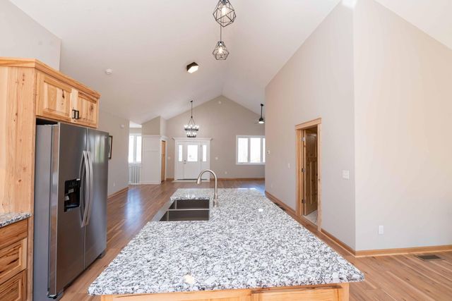 575 Elins Lake Road SE, Cambridge, MN 55008