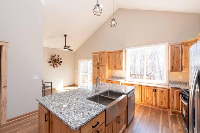 575 Elins Lake Road SE, Cambridge, MN 55008