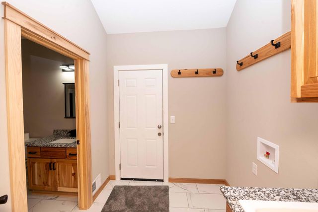575 Elins Lake Road SE, Cambridge, MN 55008