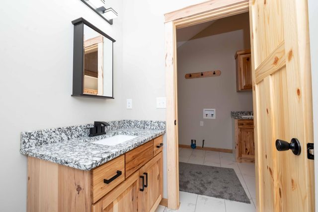 575 Elins Lake Road SE, Cambridge, MN 55008
