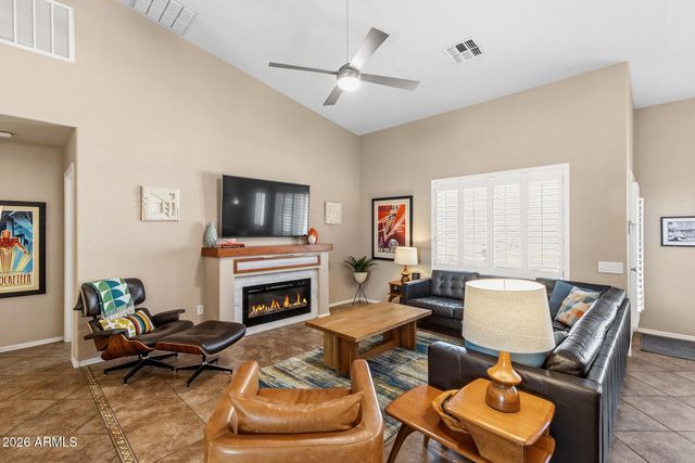 8456 W QUAIL TRACK Drive, Peoria, AZ 85383