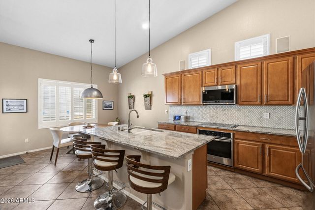 8456 W QUAIL TRACK Drive, Peoria, AZ 85383