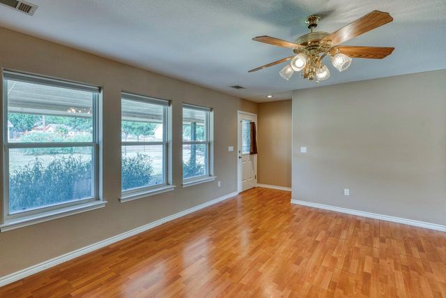 212 Deer DR, Sunrise Beach, TX 78643