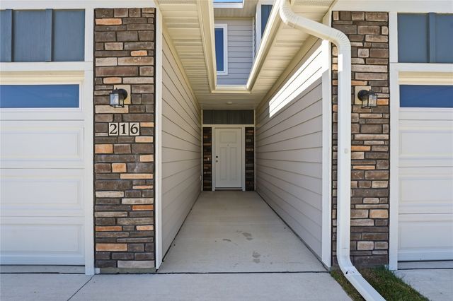 216 NW Waverly Drive, Waukee, IA 50263