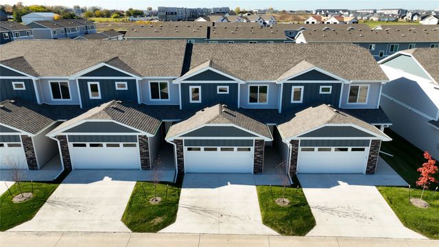 216 NW Waverly Drive, Waukee, IA 50263