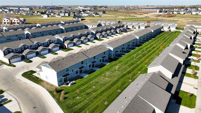 216 NW Waverly Drive, Waukee, IA 50263