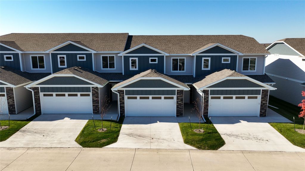 216 NW Waverly Drive, Waukee, IA 50263