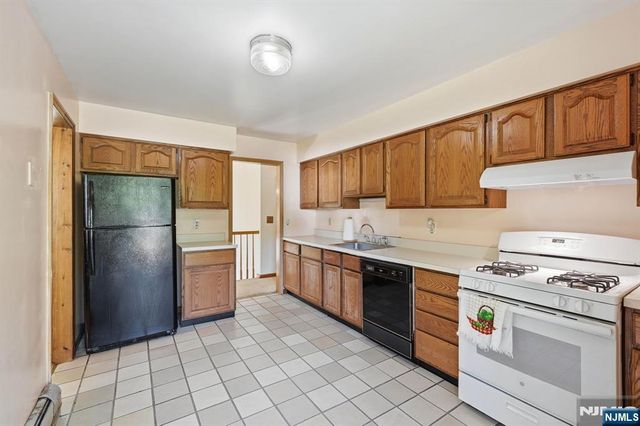 5 Apshawa Cross Road, West Milford, NJ 07480