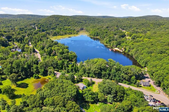 5 Apshawa Cross Road, West Milford, NJ 07480
