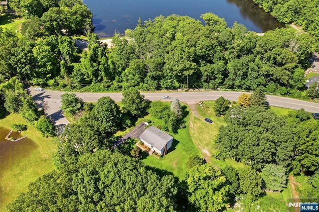 5 Apshawa Cross Road, West Milford, NJ 07480