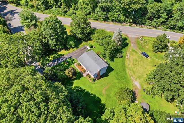 5 Apshawa Cross Road, West Milford, NJ 07480