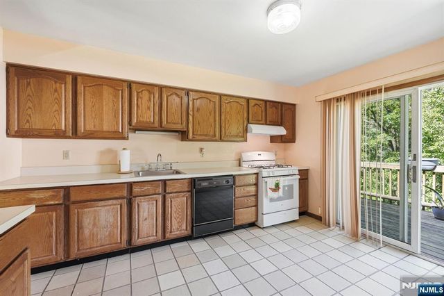5 Apshawa Cross Road, West Milford, NJ 07480