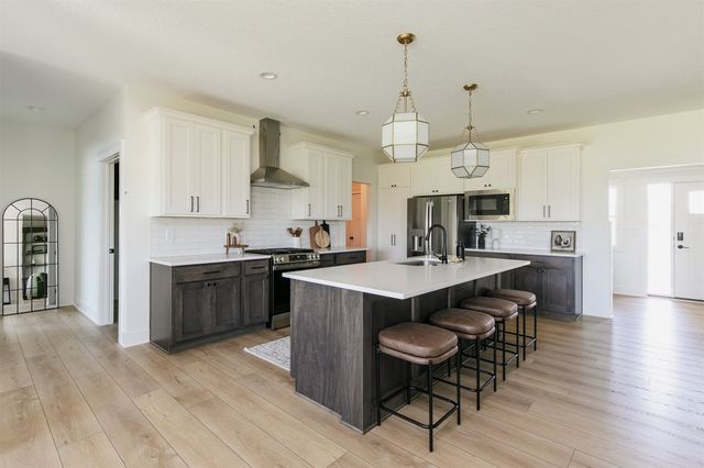 1910 NE Pine Lake Circle, Ankeny, IA 50021