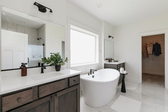 1910 NE Pine Lake Circle, Ankeny, IA 50021