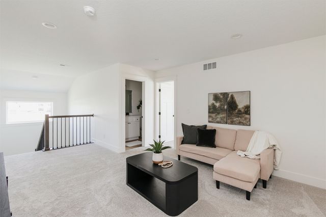1910 NE Pine Lake Circle, Ankeny, IA 50021