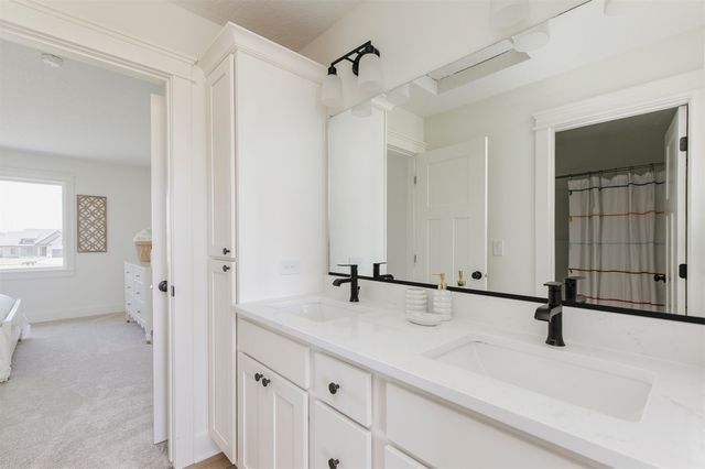1910 NE Pine Lake Circle, Ankeny, IA 50021
