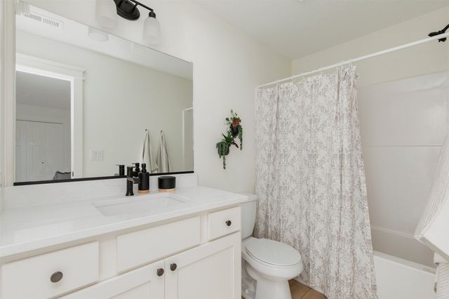 1910 NE Pine Lake Circle, Ankeny, IA 50021