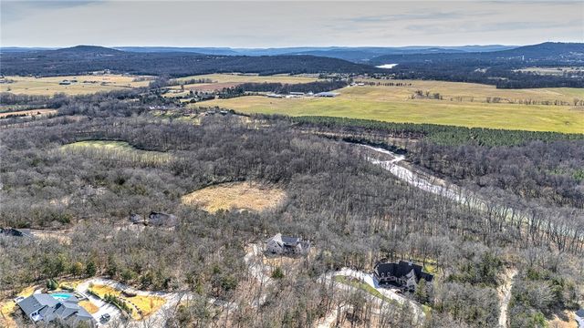 2357 Fox Trail, Fayetteville, AR 72703