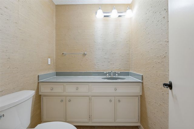 9 Country Lake Drive, Carrollton, TX 75006