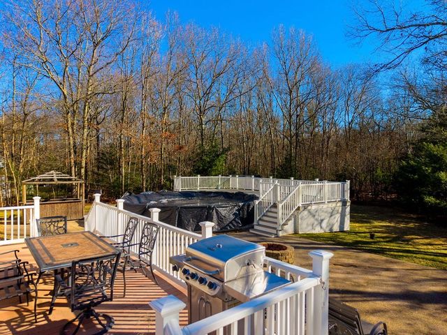 23 Millers Dr, Dartmouth, MA 02747