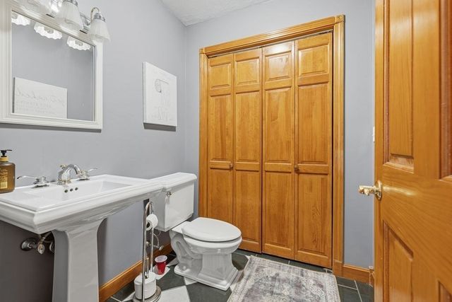 23 Millers Dr, Dartmouth, MA 02747