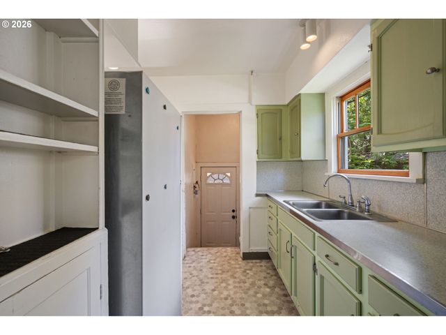 1516 N WINCHELL St, Portland, OR 97217