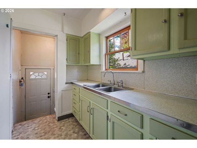 1516 N WINCHELL St, Portland, OR 97217