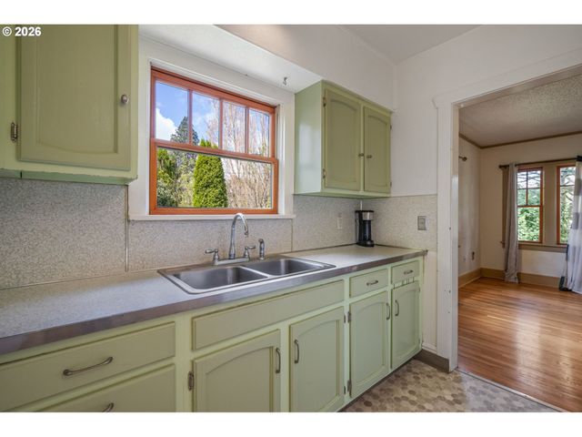 1516 N WINCHELL St, Portland, OR 97217