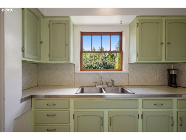 1516 N WINCHELL St, Portland, OR 97217