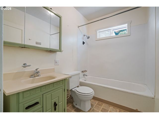 1516 N WINCHELL St, Portland, OR 97217