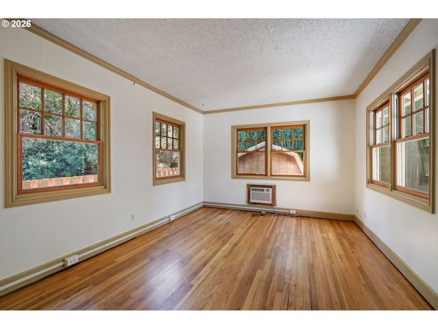 1516 N WINCHELL St, Portland, OR 97217