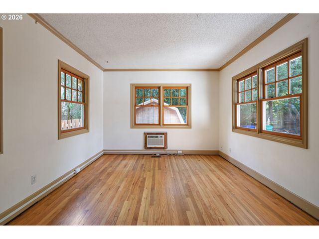 1516 N WINCHELL St, Portland, OR 97217