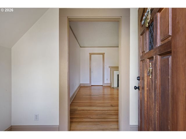 1516 N WINCHELL St, Portland, OR 97217