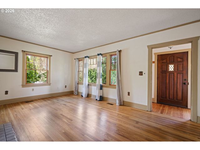 1516 N WINCHELL St, Portland, OR 97217