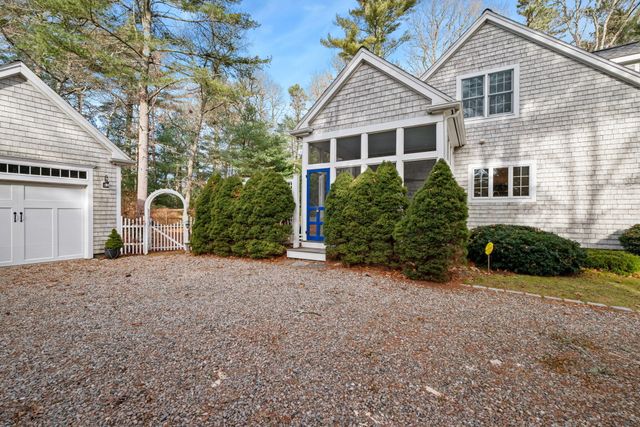 602 Putnam Avenue, Cotuit, MA 02635