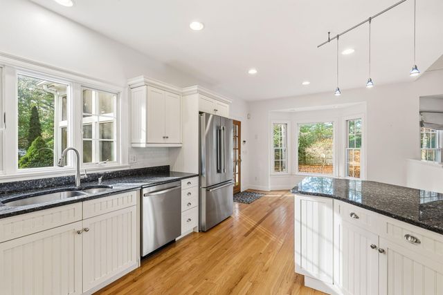 602 Putnam Avenue, Cotuit, MA 02635