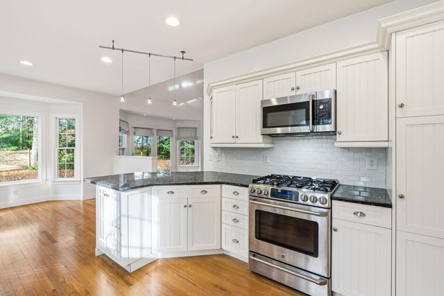 602 Putnam Avenue, Cotuit, MA 02635