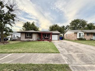 420 S Hickory Place, Broken Arrow, OK 74012