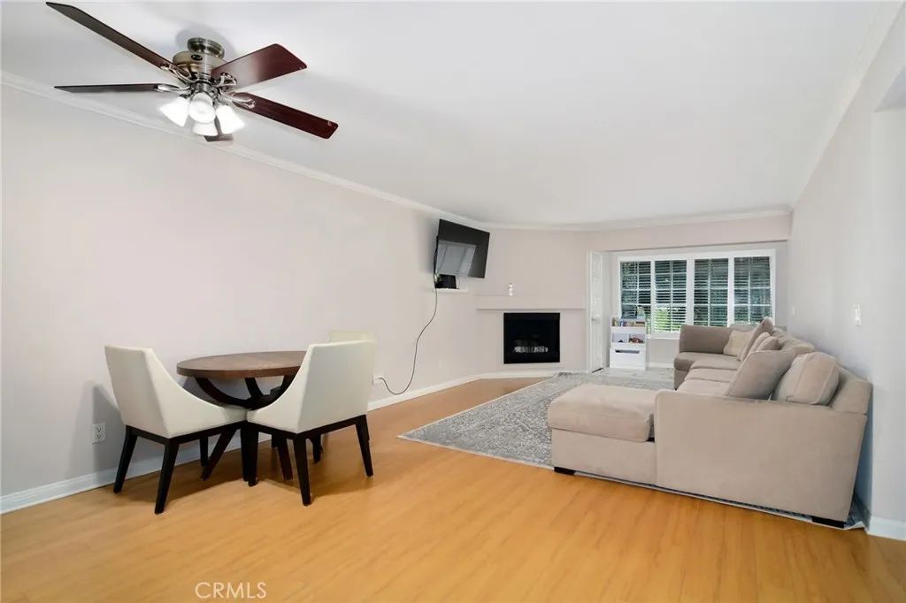 5530 Owensmouth Avenue 123, Woodland Hills, CA 91367