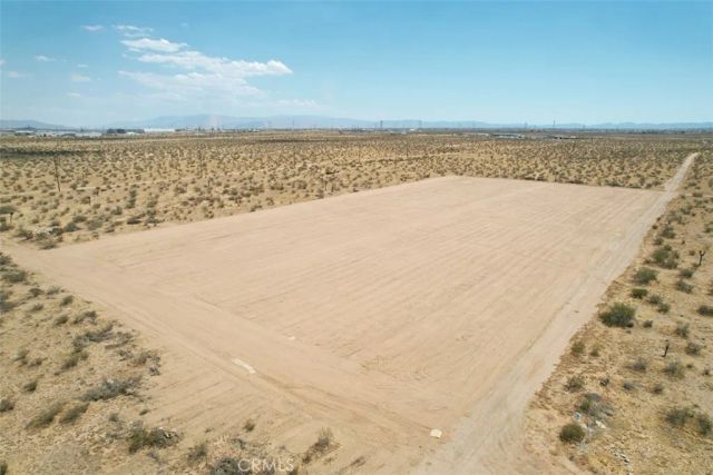 21 Palm, Adelanto, CA 92301