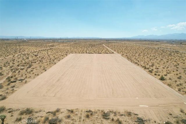 21 Palm, Adelanto, CA 92301