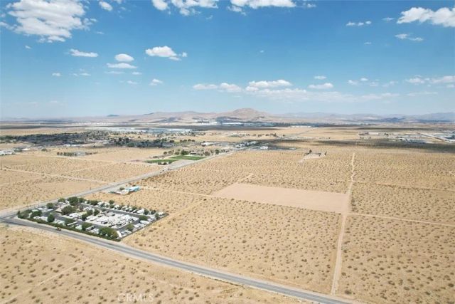 21 Palm, Adelanto, CA 92301
