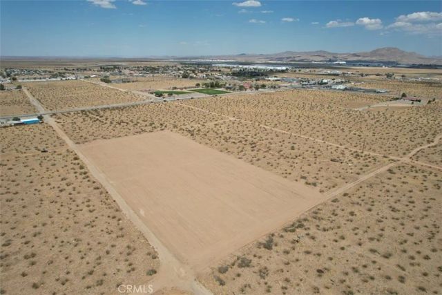 21 Palm, Adelanto, CA 92301