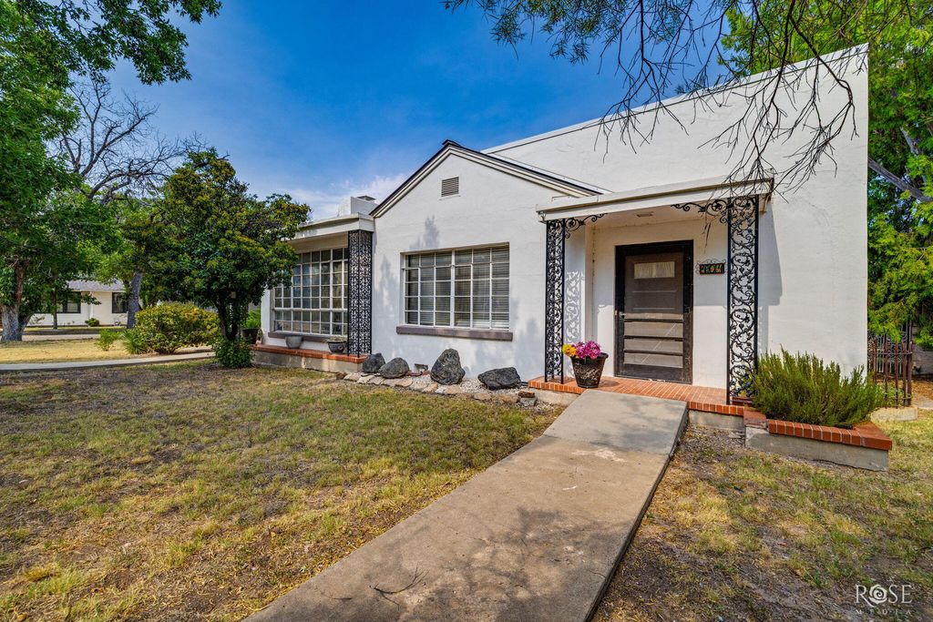 Image 1 of property listing at 404 S Bishop Street, San Angelo, TX 76901