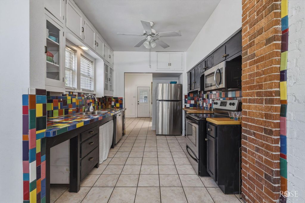 Image 12 of property listing at 404 S Bishop Street, San Angelo, TX 76901