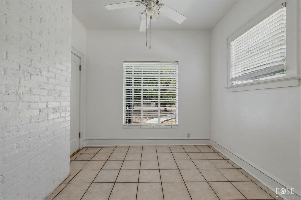 Image 16 of property listing at 404 S Bishop Street, San Angelo, TX 76901