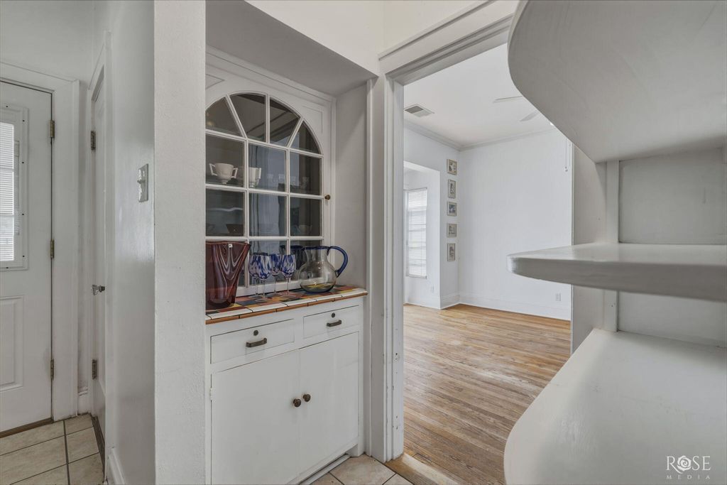 Image 18 of property listing at 404 S Bishop Street, San Angelo, TX 76901