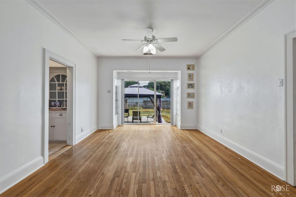 Image 19 of property listing at 404 S Bishop Street, San Angelo, TX 76901