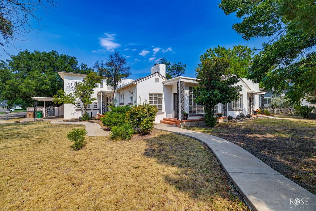 Image 2 of property listing at 404 S Bishop Street, San Angelo, TX 76901