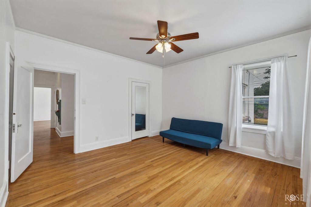 Image 23 of property listing at 404 S Bishop Street, San Angelo, TX 76901